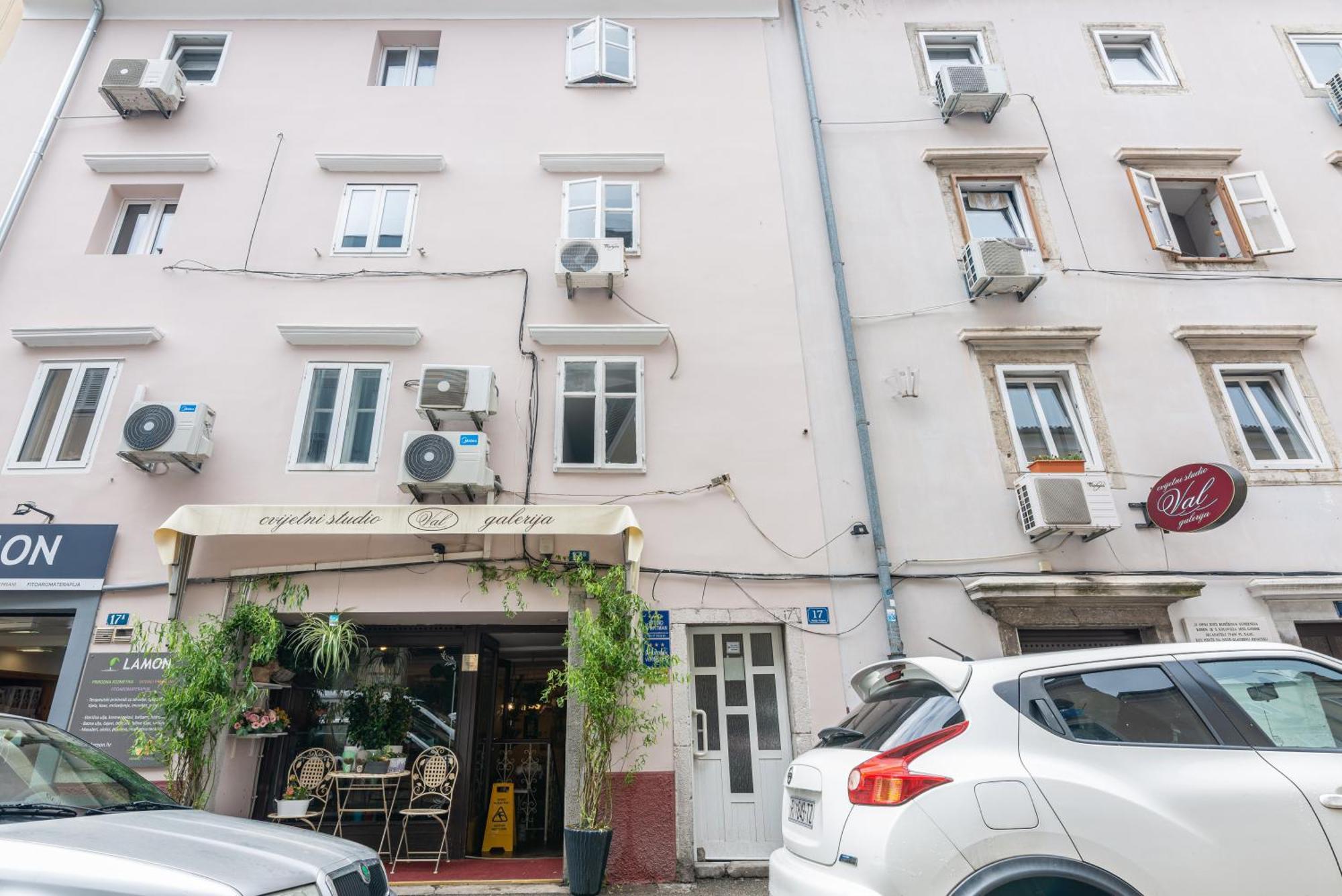 Small, Sweet & Cosy Apartments リエカ エクステリア 写真