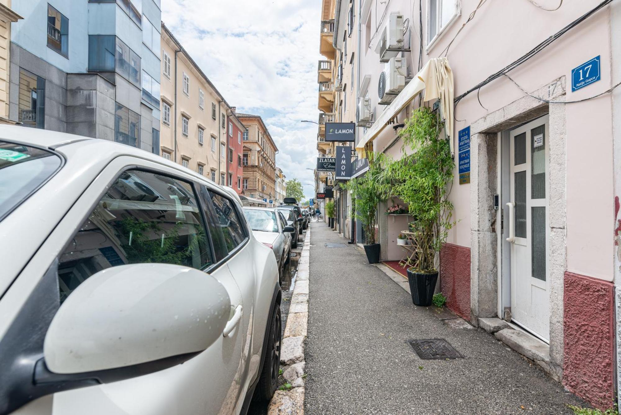Small, Sweet & Cosy Apartments リエカ エクステリア 写真
